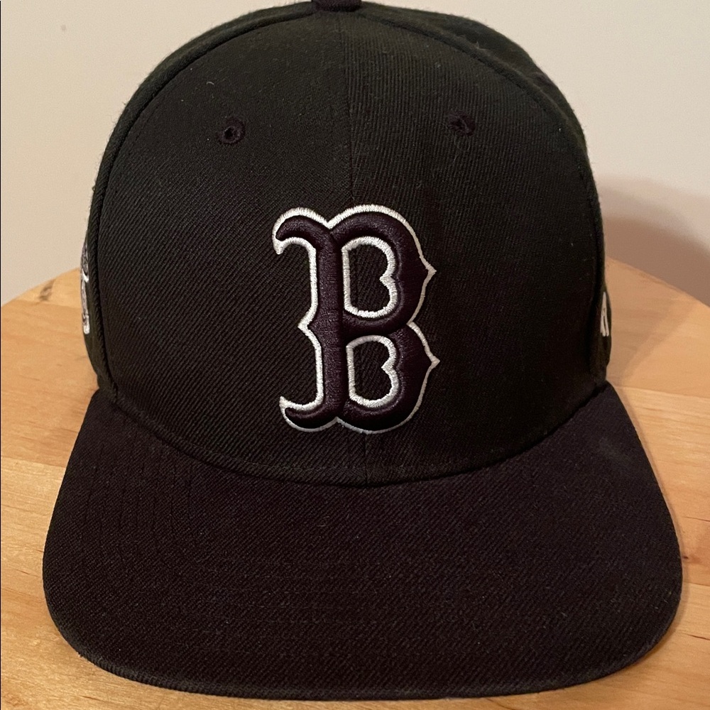 MLB merchandise Boston Red Sox Hat - last call!